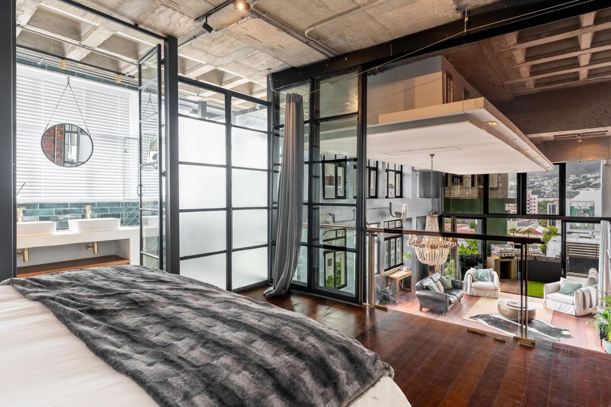 Loft Apartment *