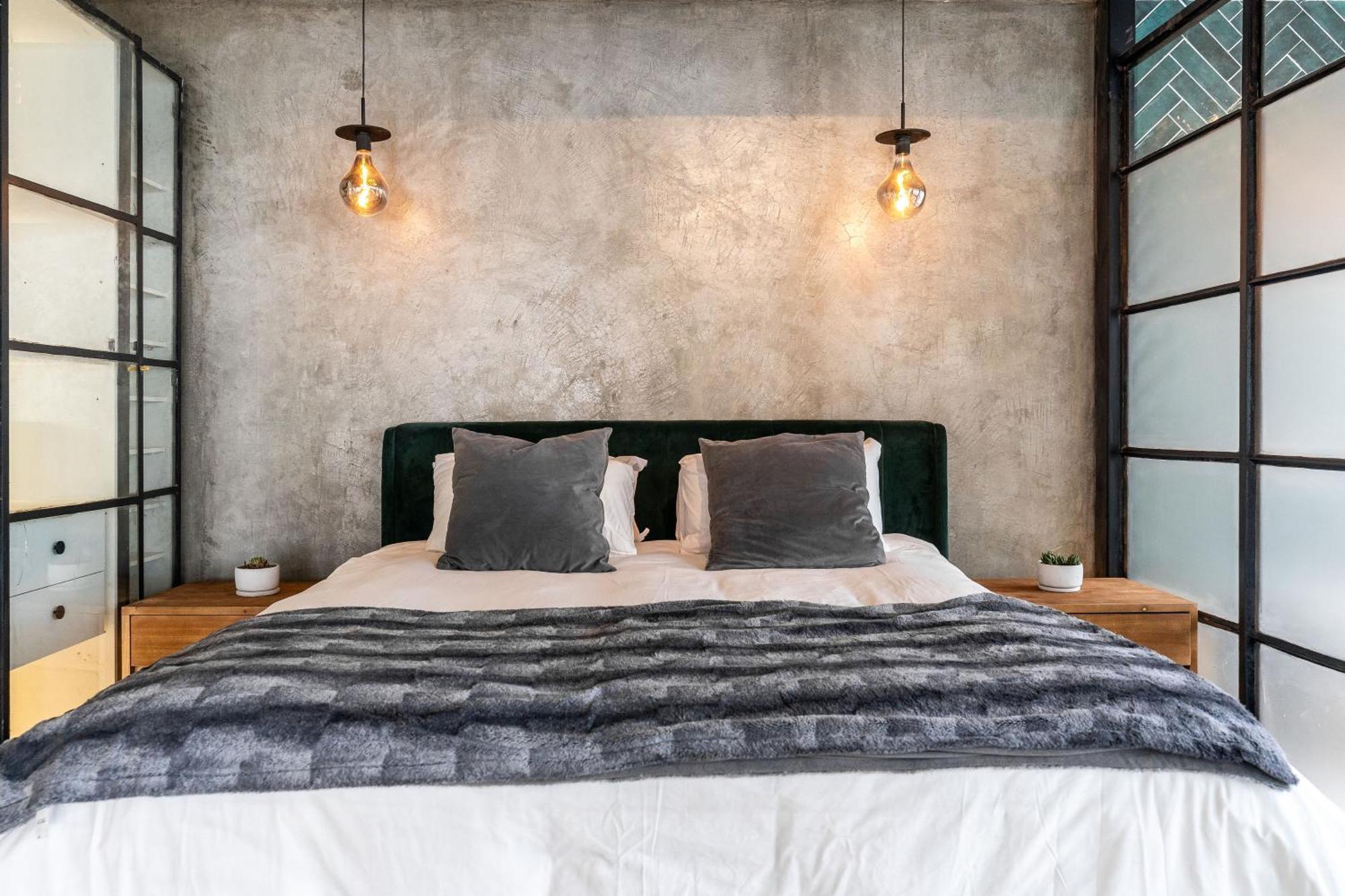 Loft Apartment *